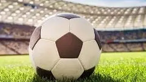 早餐车刮豪车，车主大方仅索15个鸡蛋饼