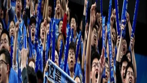 “西汉姆联vs桑德兰：历史对决，铁锤军团再展雄风！”