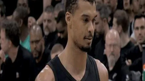 80名滑雪选手在黑龙江雪场技术提升，报道时间3月23日19：33